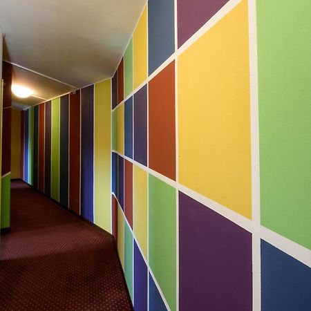 Colors Hostel Тосколано-Мадерно Экстерьер фото